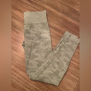 Gymshark Green Camouflage Leggings Scrunch Butt Women’s Small Athletic Like New